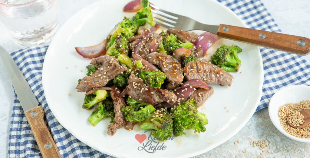 Roerbak biefstuk met broccoli en oestersaus